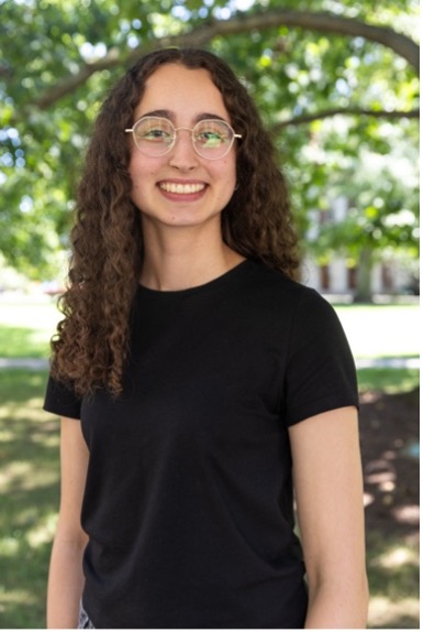 Isabelle standing in front of Lattimore Hall.