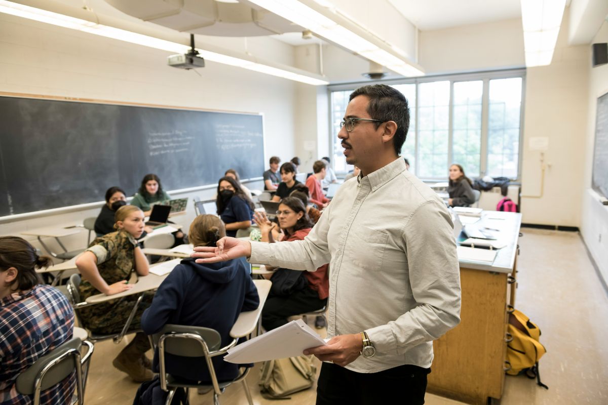 Pablo Sierra, associate professor, Department of History and 2022 recipient of the Goergen Award for Excellence in Undergraduate Teaching leads the class ”Colonial Latin America” in Bausch & Lomb Hall.