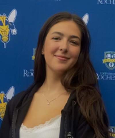 Headshot of Julia Owsianska.