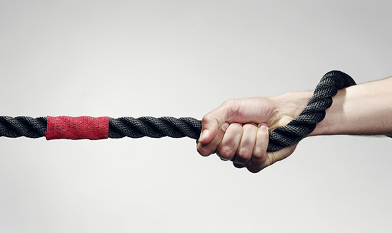hand pulls rope