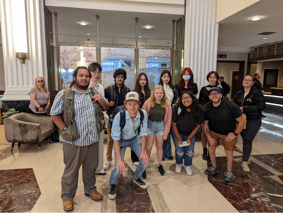 The UR debate union as a group in the hotel lobby.