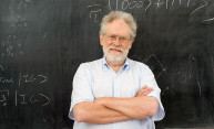 Lecture by world-renowned physicist brings quantum mechanics to the masses Lecture by world-renowned physicist brings quantum mechanics to the masses