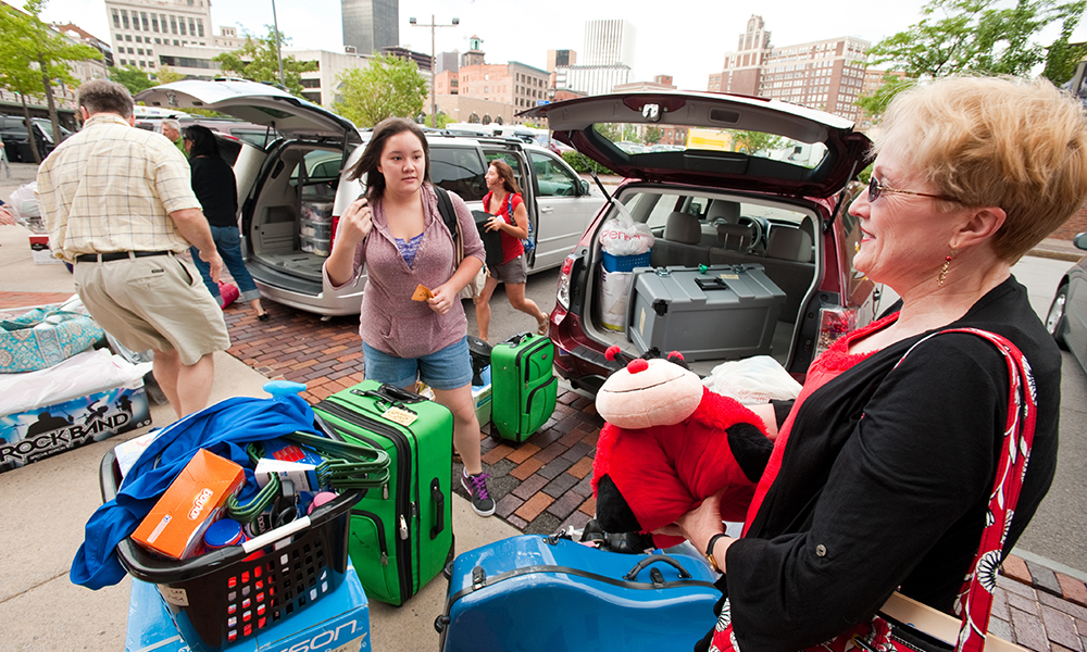 a student and her mom unpack the car