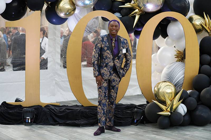 photo of performing artist Thomas Warfield at a gala dinner for the University of Rochester's Eastman School of Music's 100th anniversary