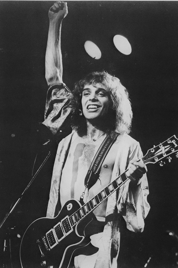 photo of musician Peter Frampton with guitar