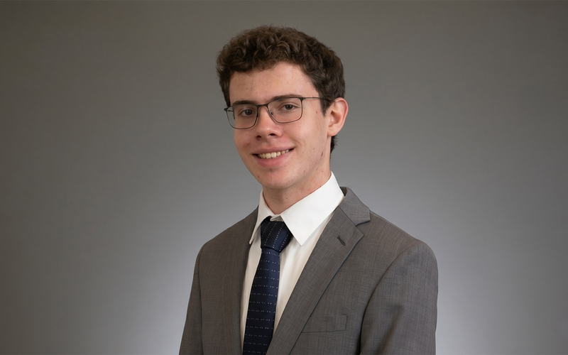 Headshot of Aaron Diamond