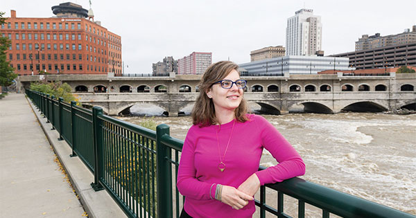 Caitlin Meives ’05