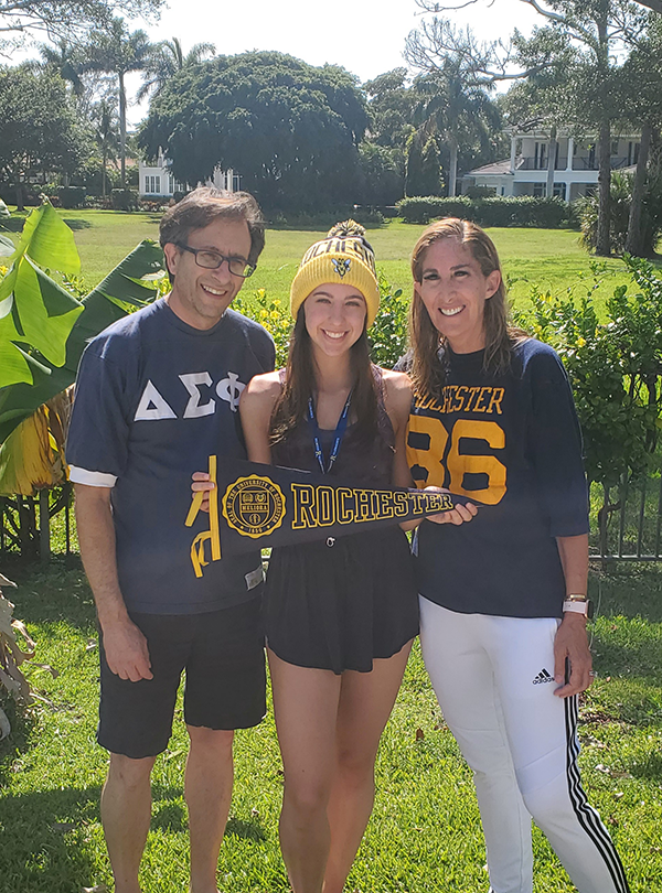 Jonathan '82 and Nina Kaplan '86 with daughter, Alison (center).