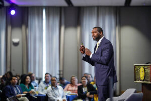 Shaun Nelms '04W (MS), '13W (EdD), speaking on effective leadership through empowering others.
