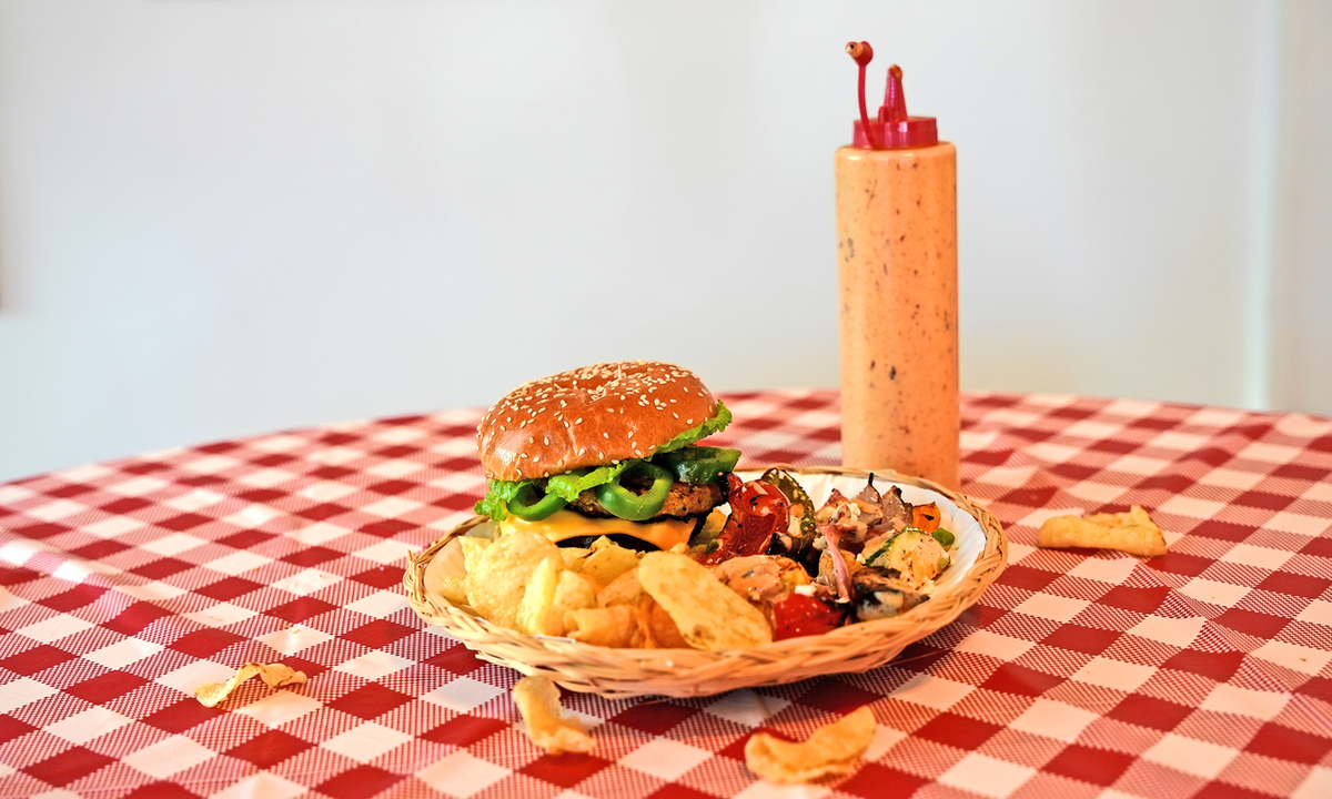 Image: Plate of summer BBQ food
