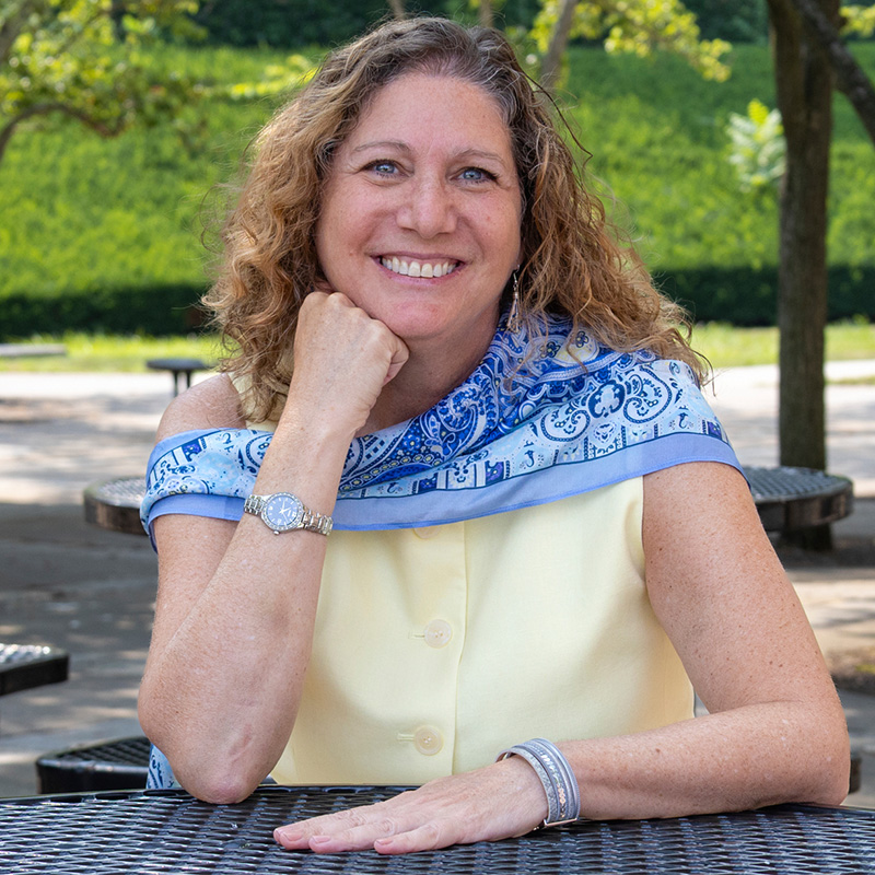 Anne-Marie Algier headshot