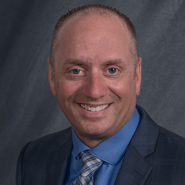 Sean McLaren `02M (RES), `03D (Den), `06D (RES), `06D (Den), `19(MS), `22S (MBA) headshot