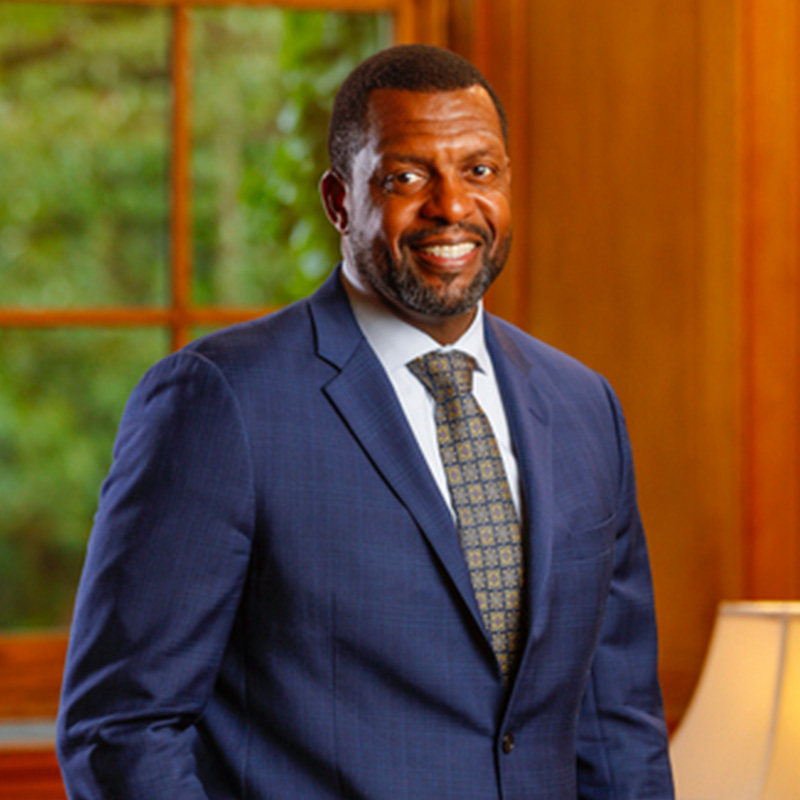 Shaun Nelms `04W (MS), `13W (EdD) headshot