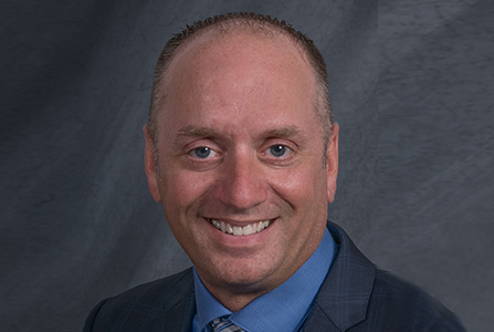 Sean McLaren `02M (RES), `03D (Den), `06D (RES), `06D (Den), `19(MS), `22S (MBA) headshot