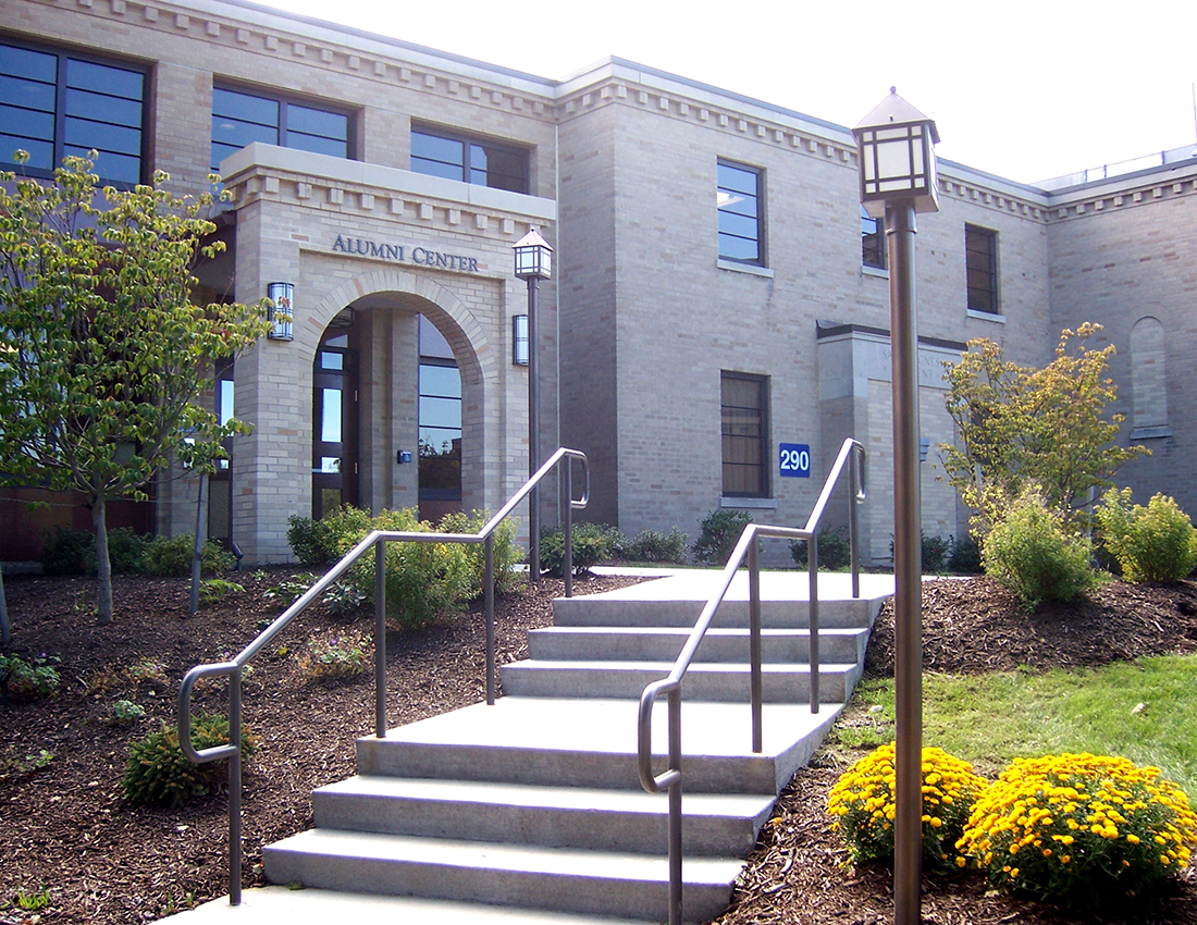 AlumniCenter1