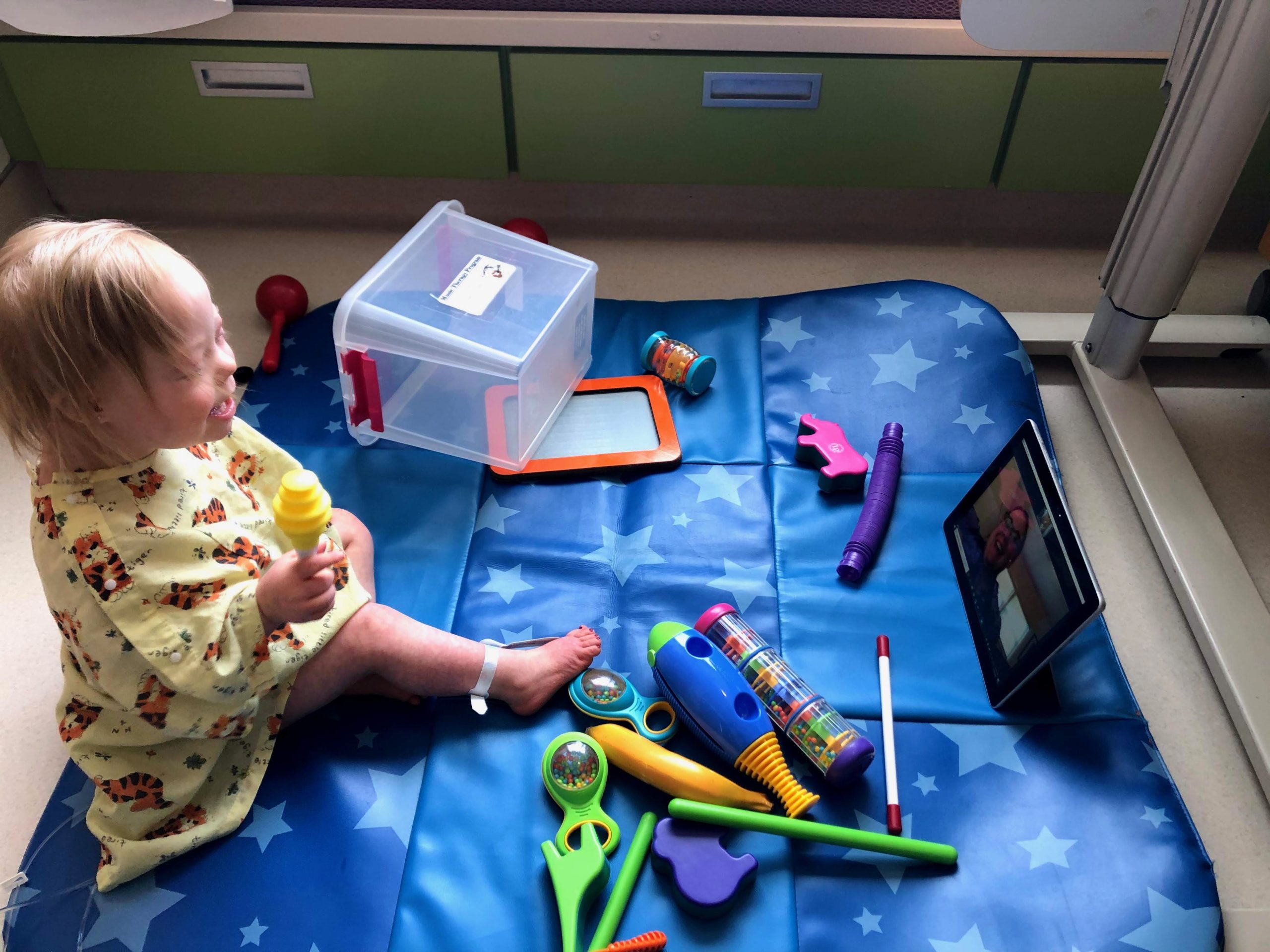 Jorie Pucillo participates in music therapy with Rosie Obi via Zoom during the early days of the COVID-19 pandemic.