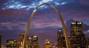A scenic photo of the Gateway Arch located in St.Louis.