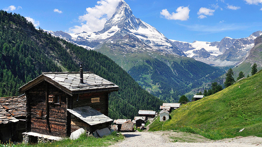 A little hut with a mountainous background