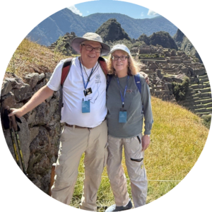 Craig and Sue Lisk_crop Craig Lisk ’83, ’84 (MS) and Suzanne Felt-Lisk photo with historical site in background