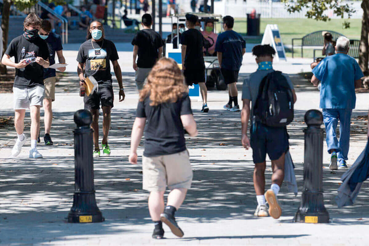 Students walking to class at the University of Rochester.