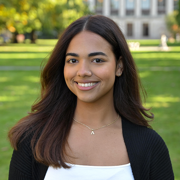 Headshot of Yarleny Andeliz.
