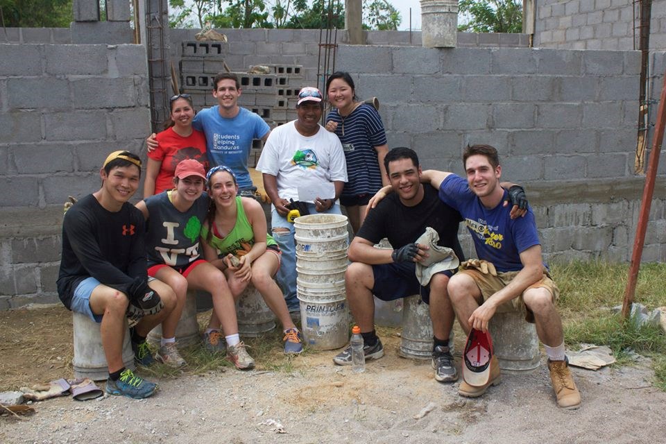 students helping honduras 2015