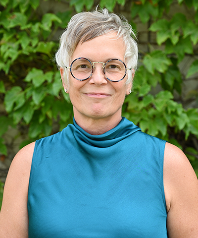 Headshot of Beth Olivares.