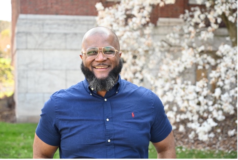 Headshot of Dr. Antonio Williams.