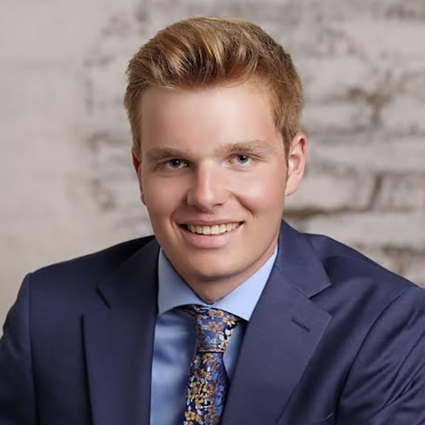 Headshot of Zach Greenwell.