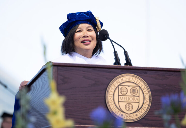 Jeannine Shao Collins ’86 delivers the commencement address.