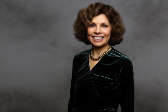 A photo of former ACLU Presidet Nadine Strossen.