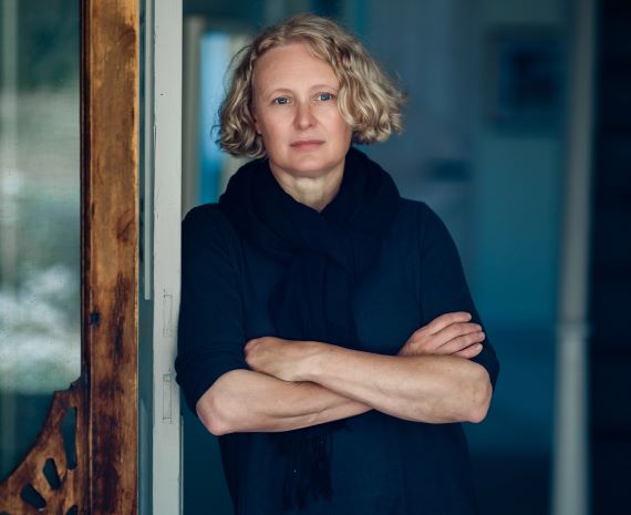 Photo of Tilar Mazzeo, the co-editor of Blake/An Illustrated Quarterly.