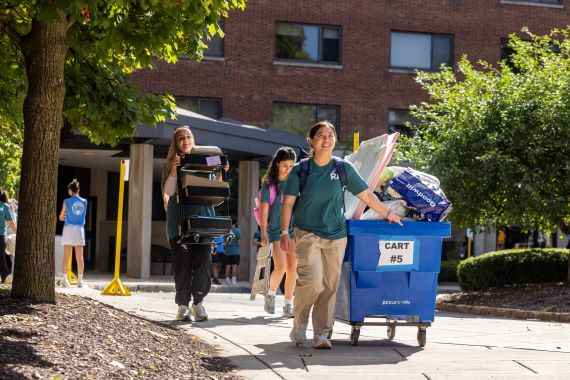 Hazel Leung helps first year students of the class of 2029 move in at University of Rochester’s Genesee Hall August 19, 2025. 