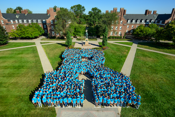 Students of the class of 2029 pose for the annual class photo on Wilson Quad. Students are formed into the spirit R.