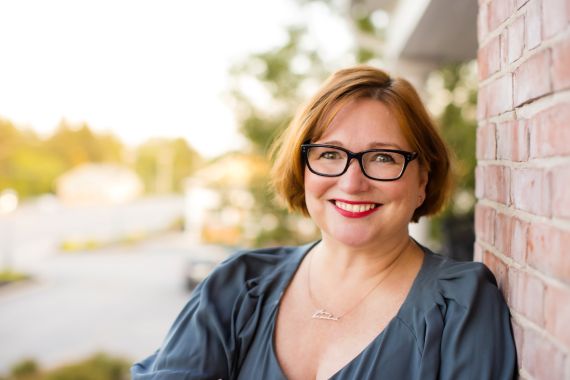 Headshot photo of Claudia Burcke