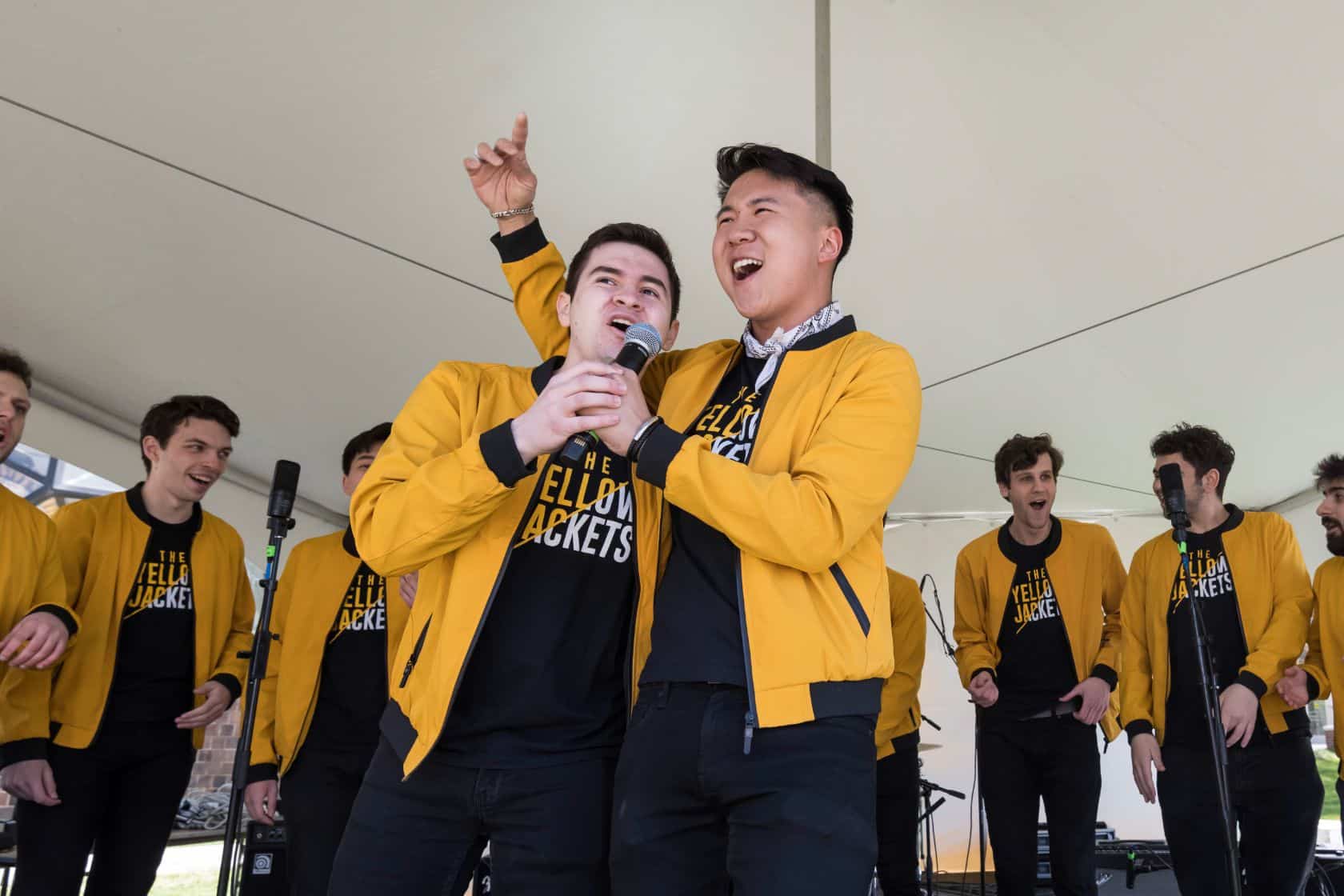 Zach rose ’23 and Nick Jiang ’24 perform with the Yellowjackets. // Students enjoy Dandelion Day on Wilson Quad during Springfest Weekend at the University of Rochester April 22, 2022. // photo by J. Adam Fenster / University of Rochester