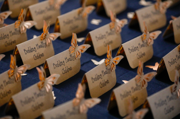 A group of placecards