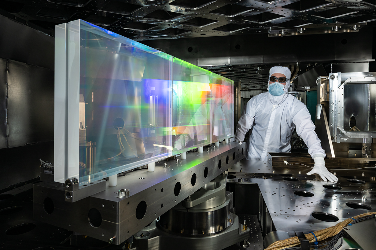 he Grating Compressor Chamber (GCC) of the OMEGA EP (extended performance) Laser System is pictured at the University of Rochester’s Laboratory for Laser Energetics (LLE).