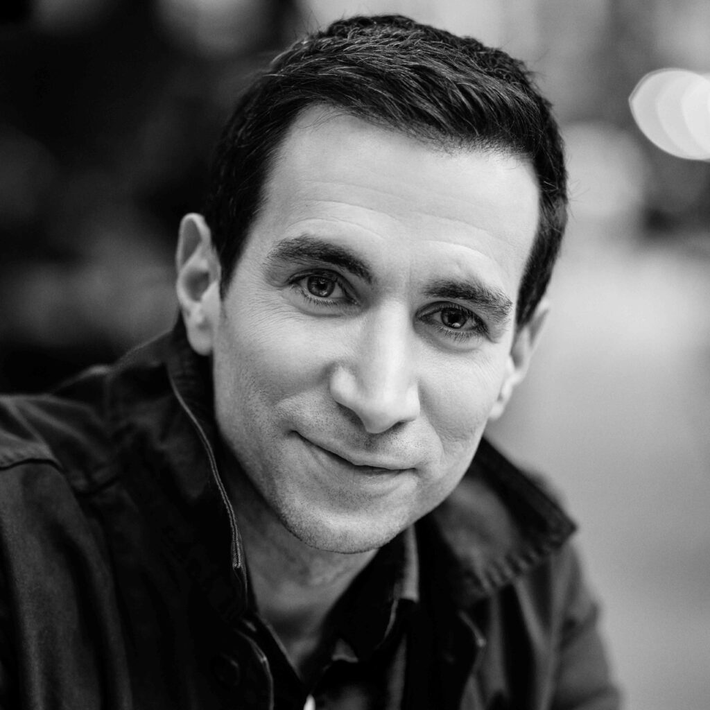 Andrew Ross Sorkin black and white headshot