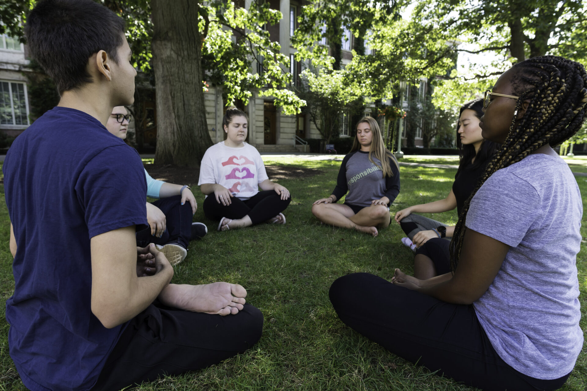 UR students participate in meditation
