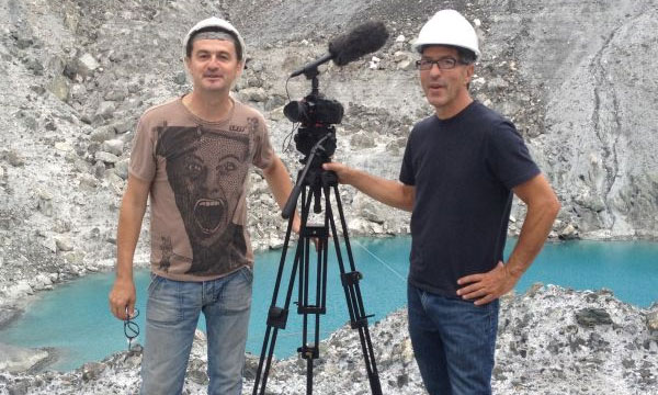 Feature image two men in hardhats, by an asbestos mine