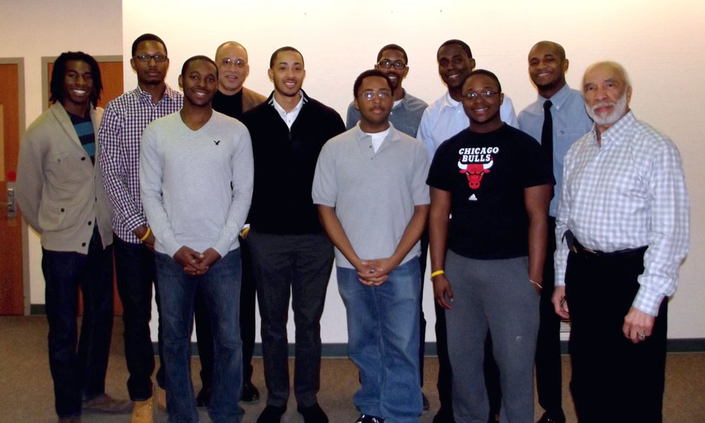 Feature image group portrait of students and staff of the MMLA
