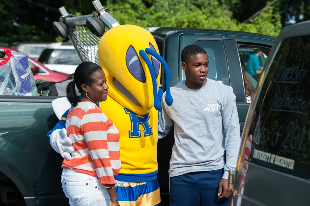 student and mom pose with Rocky Yellowjacket mascot