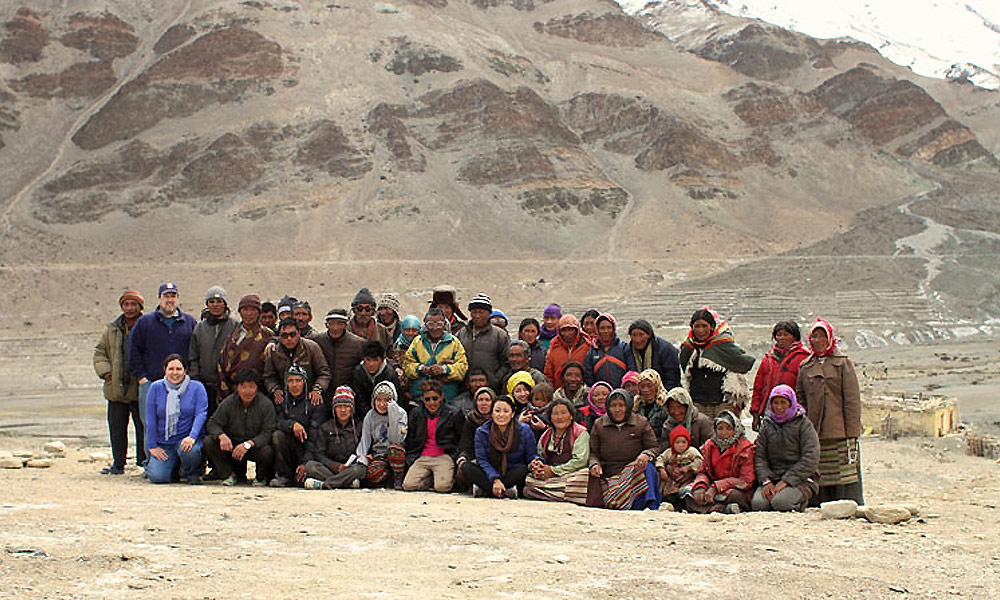 Feature image large group photo in the Himalayan mountains