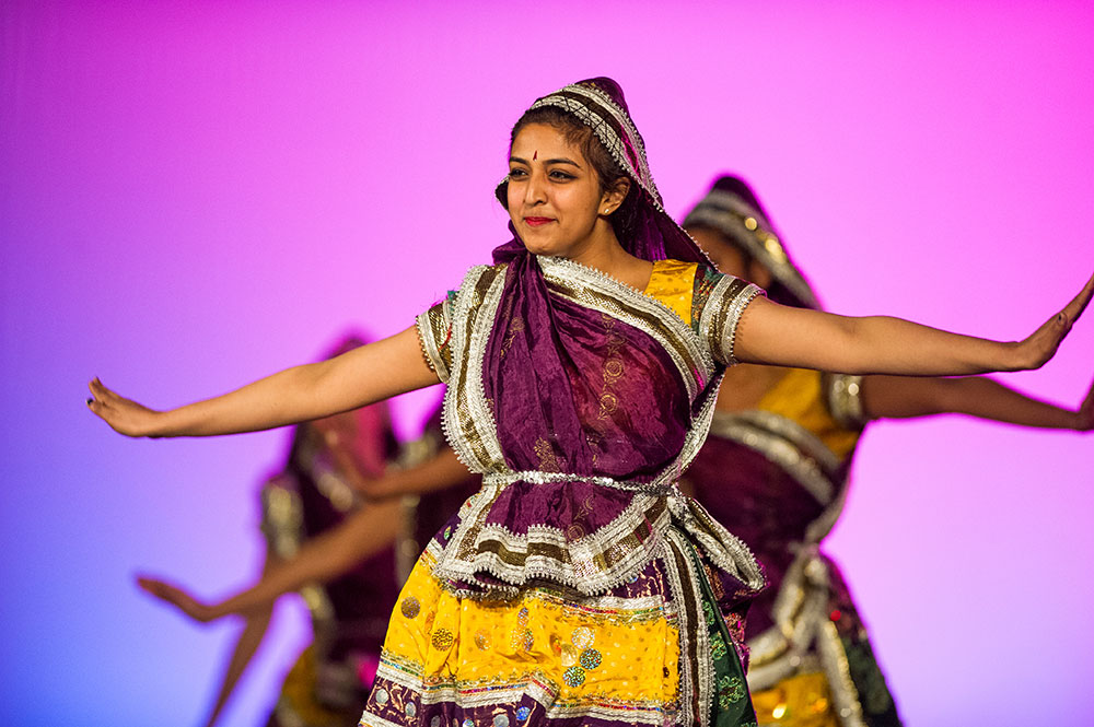 Feature image dancer in traditional Indian attire