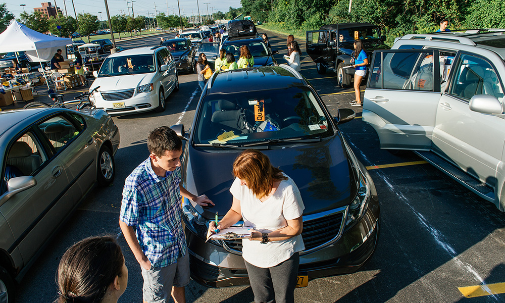 Feature image large group of cars waiting in line