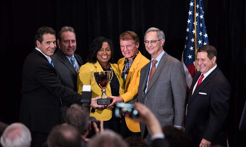 Feature image political leaders holding a trophy