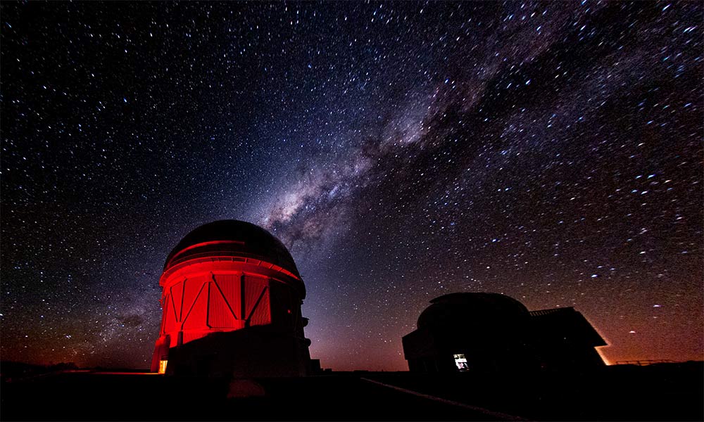 Feature image observatory and a starry night sky