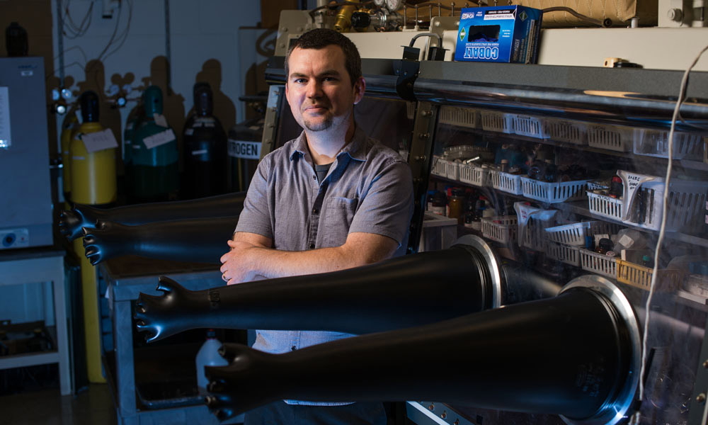 Feature image Daniel Weix in his lab