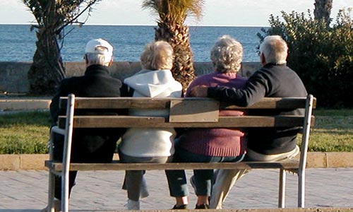 Feature image elderly couples on a bench